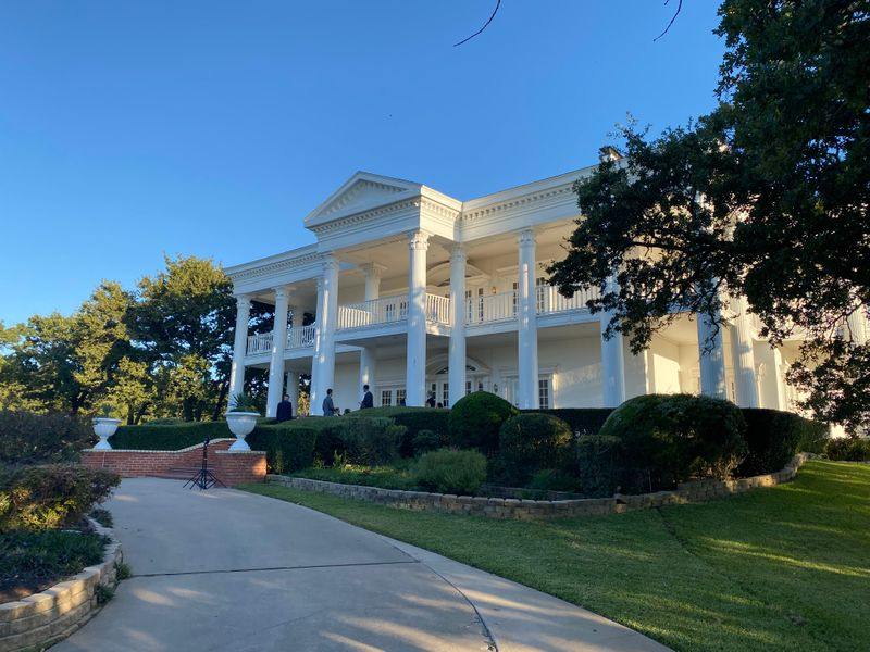 white mansion wedding venue